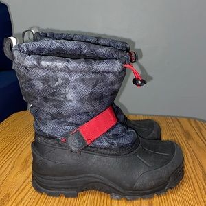 Boys winter boots.